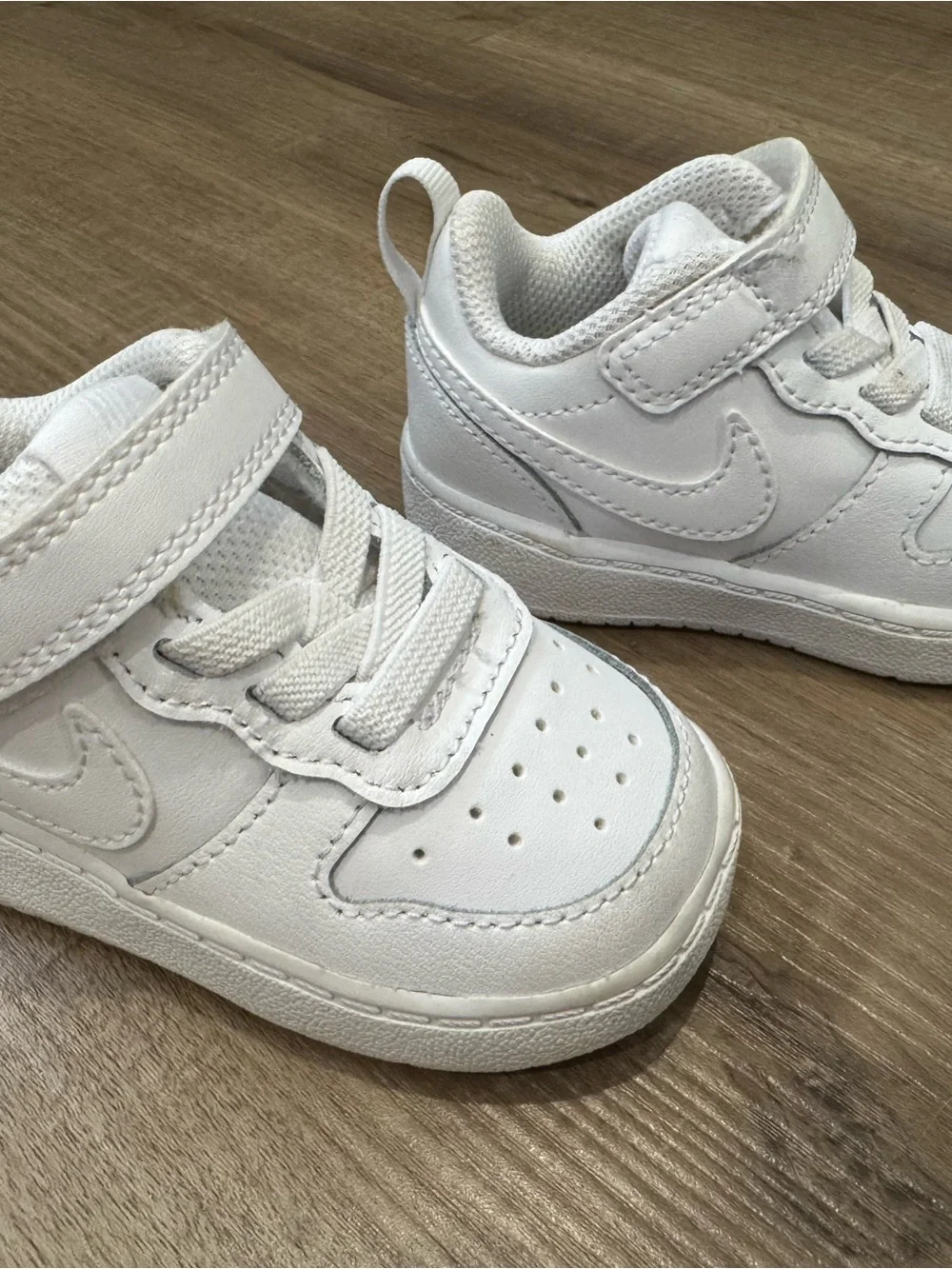 Nike Infant White Leather Sneakers - Picture 4 of 6